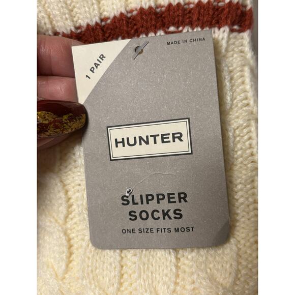 HUNTER Cable Knit Slipper Socks Cream Sherpa Grip Bottom Cozy Boot Socks NWT - Picture 4 of 5